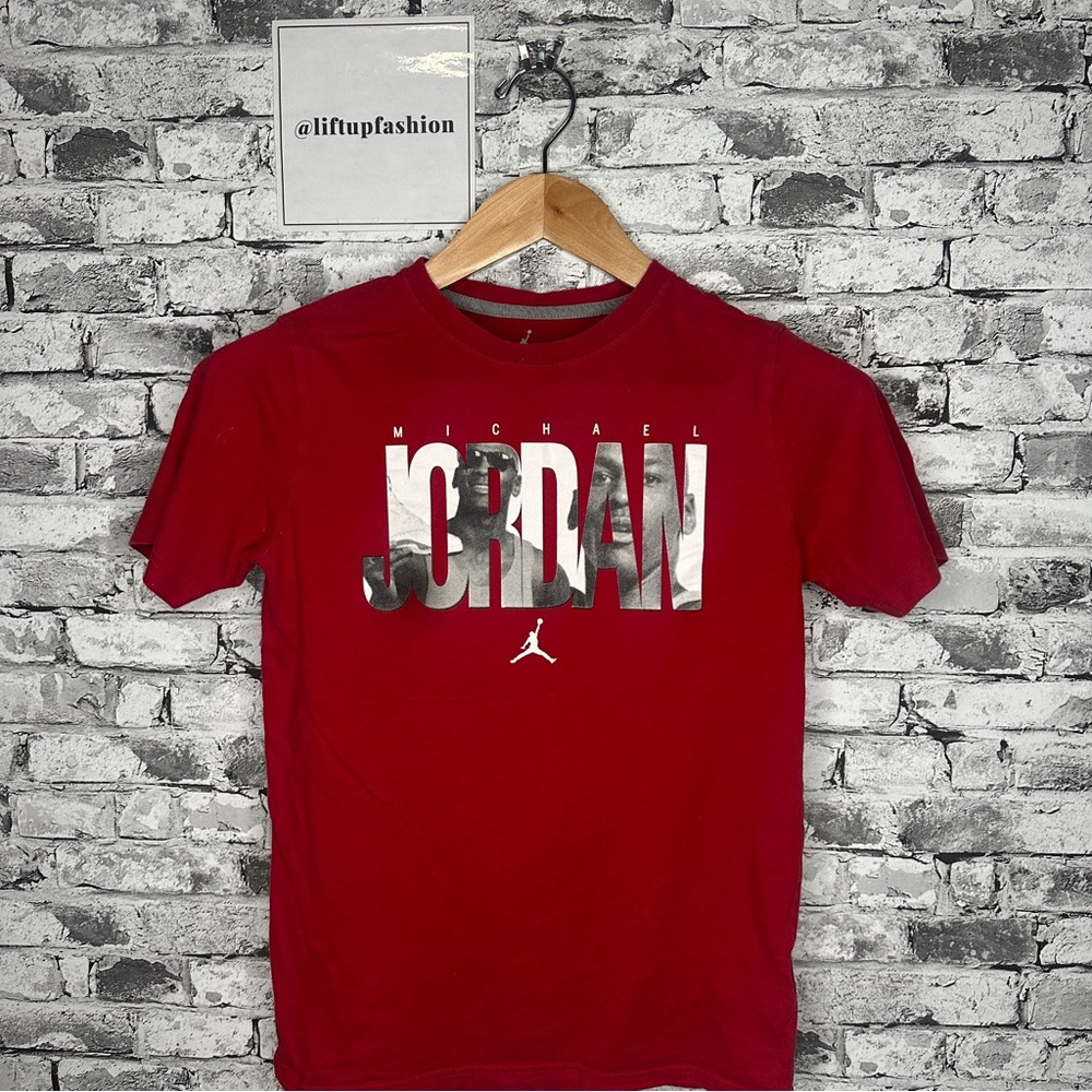 EUC Air Jordan Youth Red Graphic Tee Size Large (12-13 years)